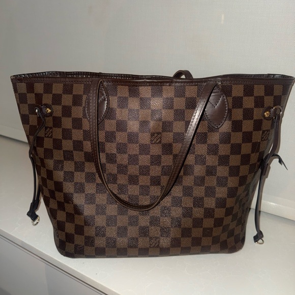 Louis Vuitton Handbags - Louis Vuitton Brown Neverfull MM - pink interior with dust bag included!